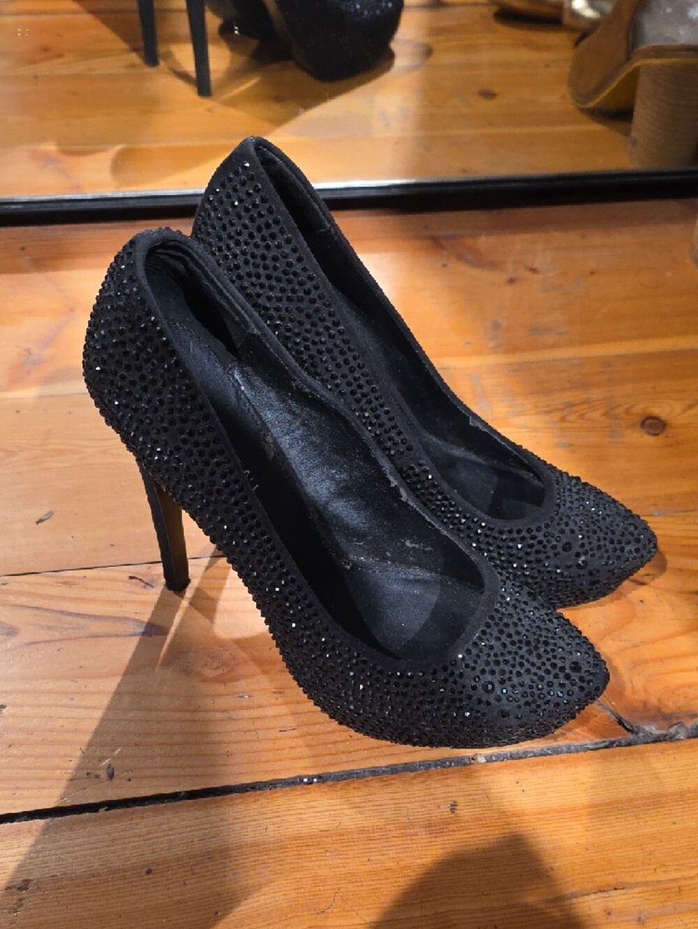 le chateau Black Crystal-Studded Pointed Toe Pumps - Picture 2 of 3